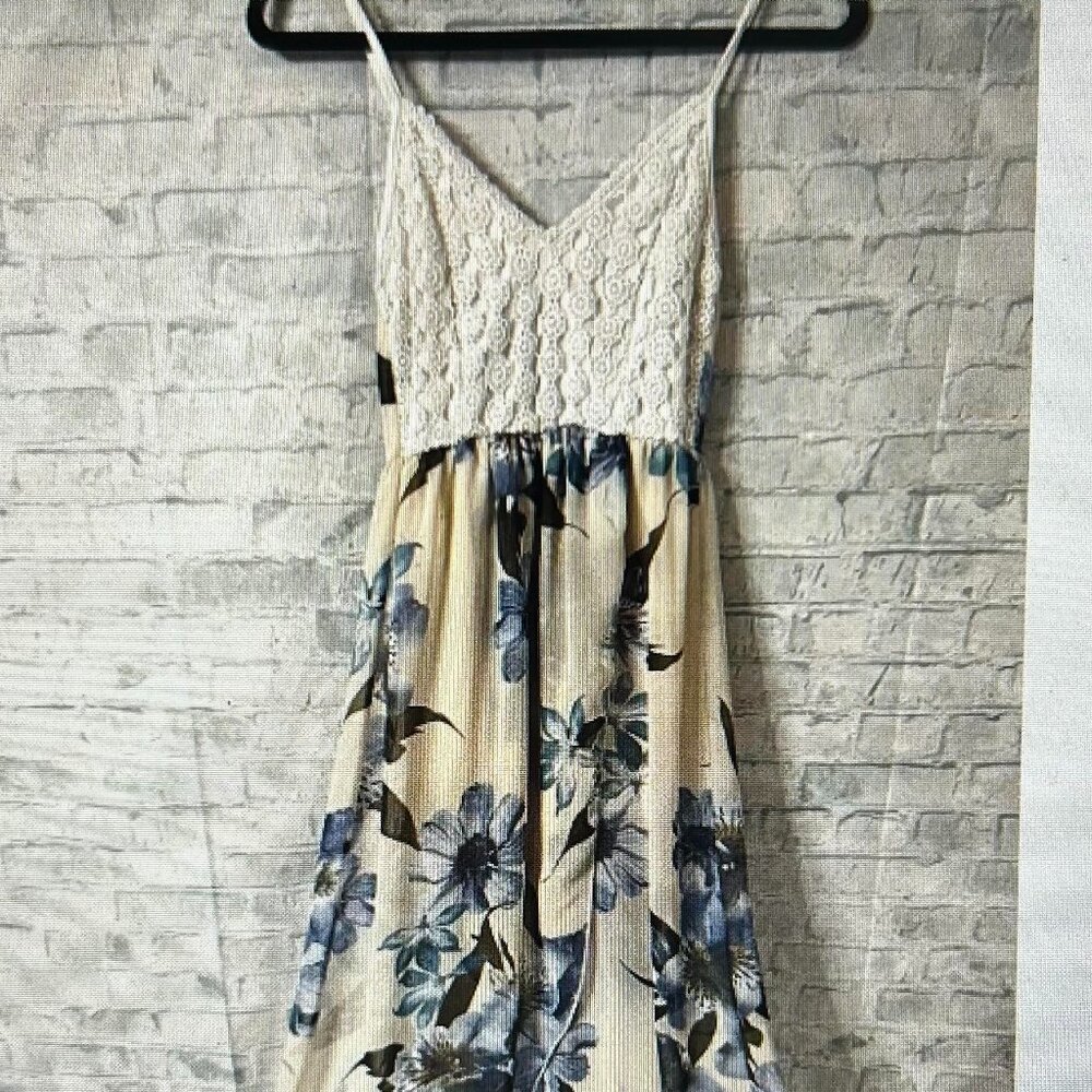 Womens sleeveless knee length dress